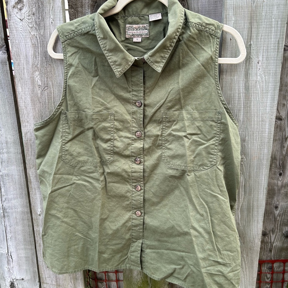Royal Robbins Sage Green Sleeveless Button-Down Shirt. XL